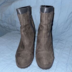 Juicy Couture Brown Suede Zip Platform Chunky Block Ankle Booties Sz 7.5